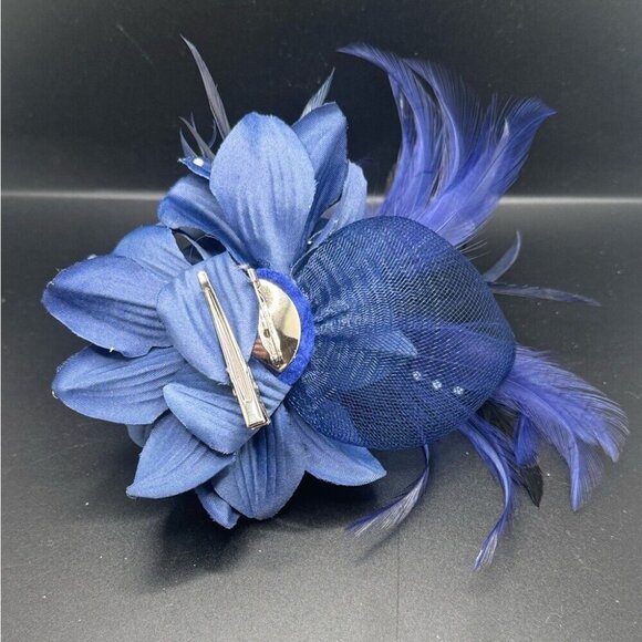 Sophisticated Blue Feathered facinator with Floral Design - Picture 2 of 2